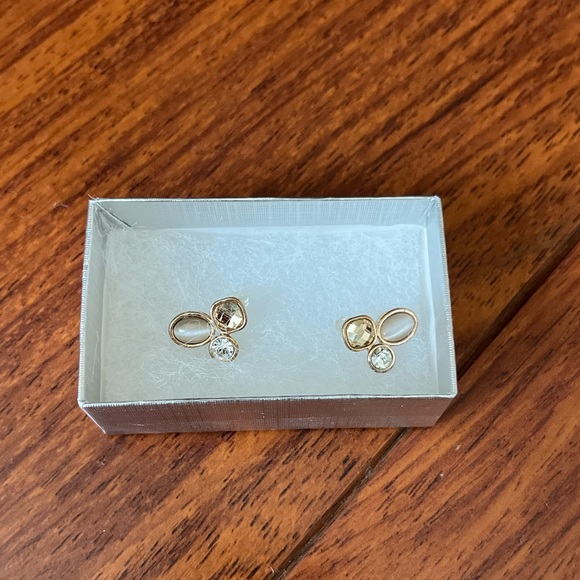 Swarovski Crystal golden studs - Picture 8 of 12